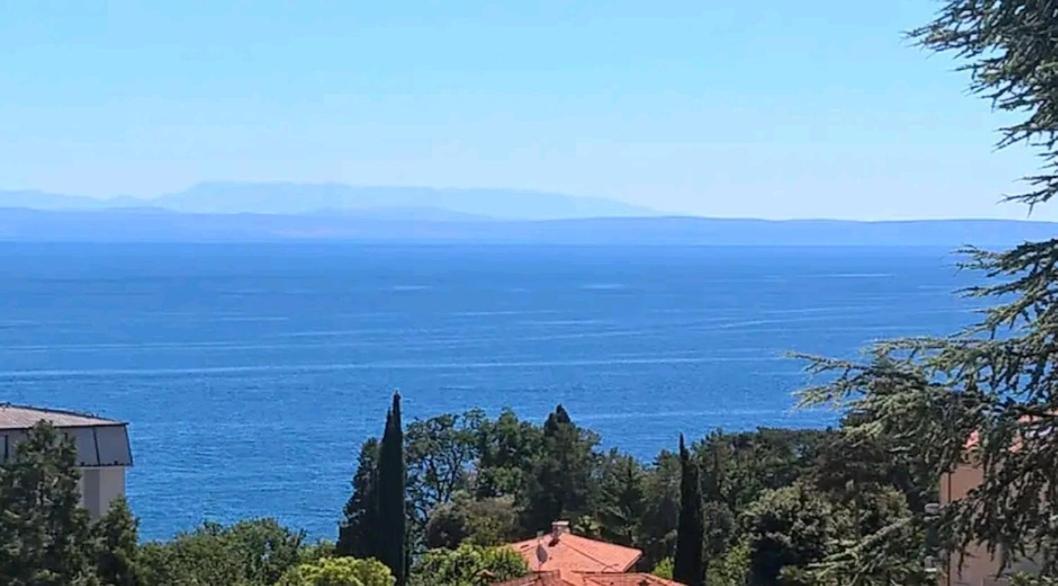 Apartment With Direct Sea View, Free Parking And Close To Beaches And Promenade Lovran Luaran gambar