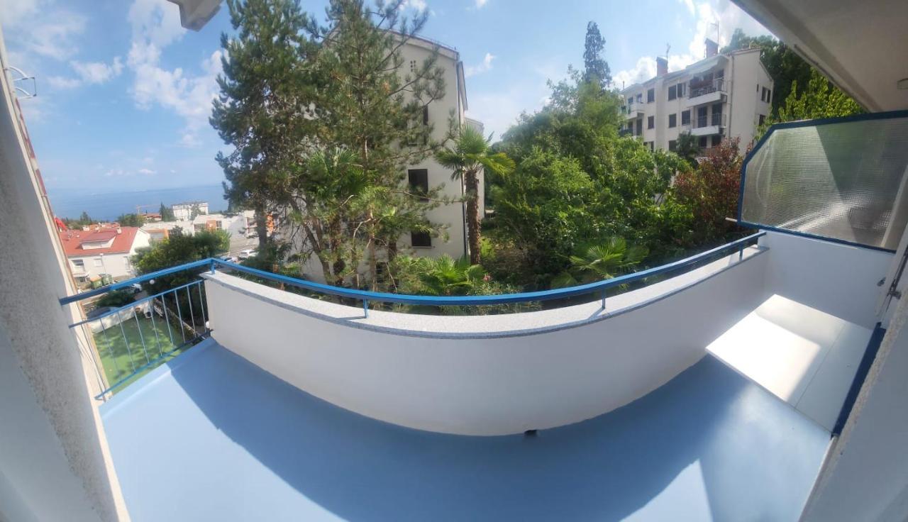 Apartment With Direct Sea View, Free Parking And Close To Beaches And Promenade Lovran Luaran gambar