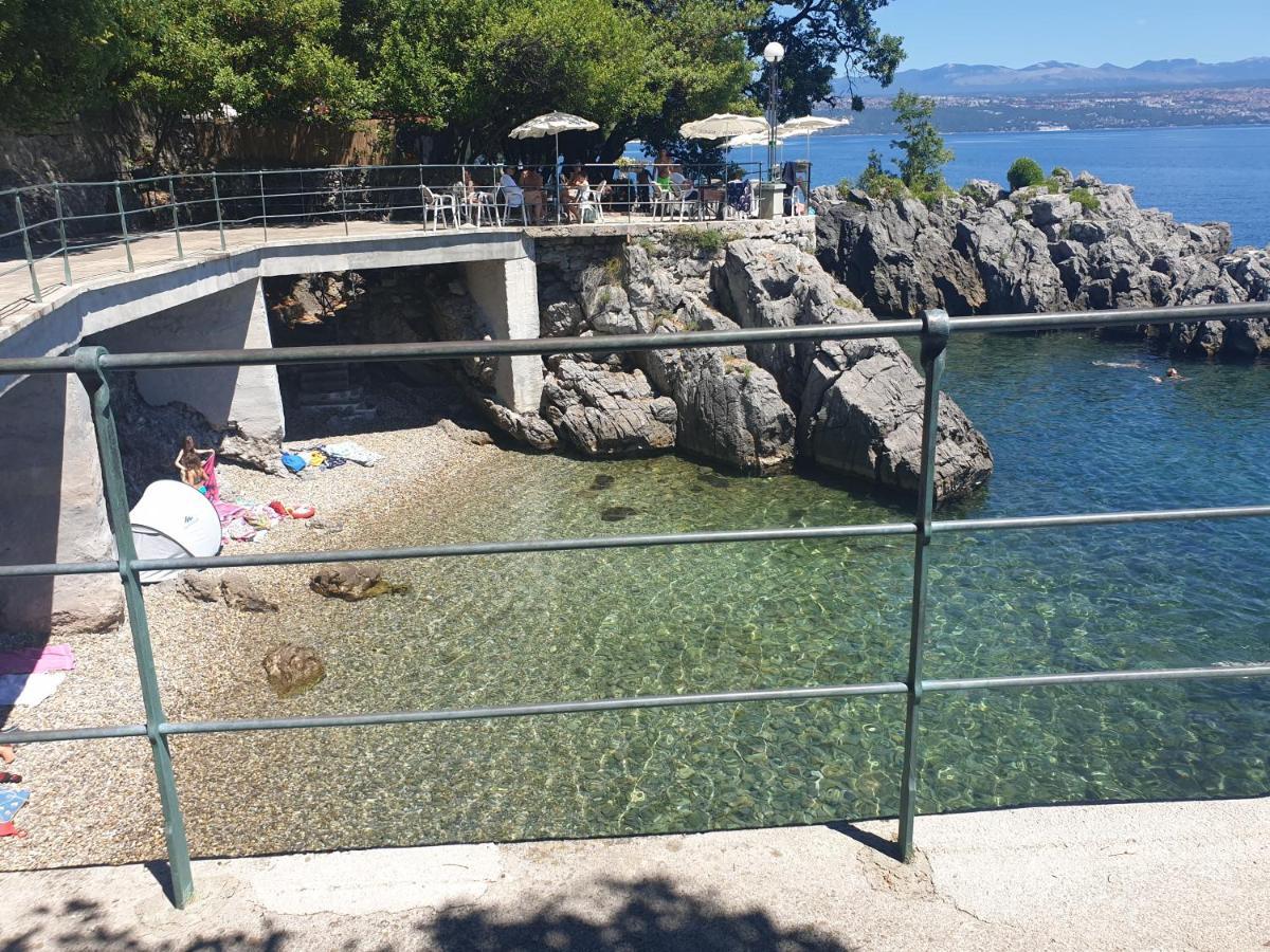 Apartment With Direct Sea View, Free Parking And Close To Beaches And Promenade Lovran Luaran gambar