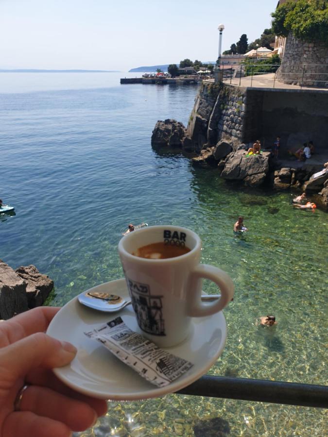 Apartment With Direct Sea View, Free Parking And Close To Beaches And Promenade Lovran Luaran gambar