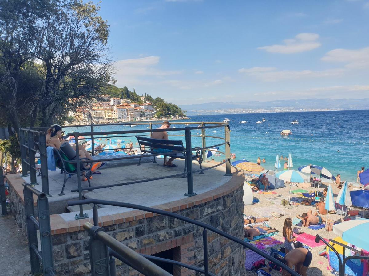 Apartment With Direct Sea View, Free Parking And Close To Beaches And Promenade Lovran Luaran gambar