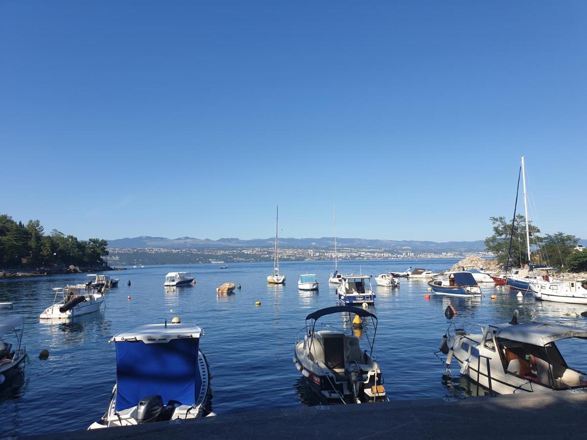 Apartment With Direct Sea View, Free Parking And Close To Beaches And Promenade Lovran Luaran gambar