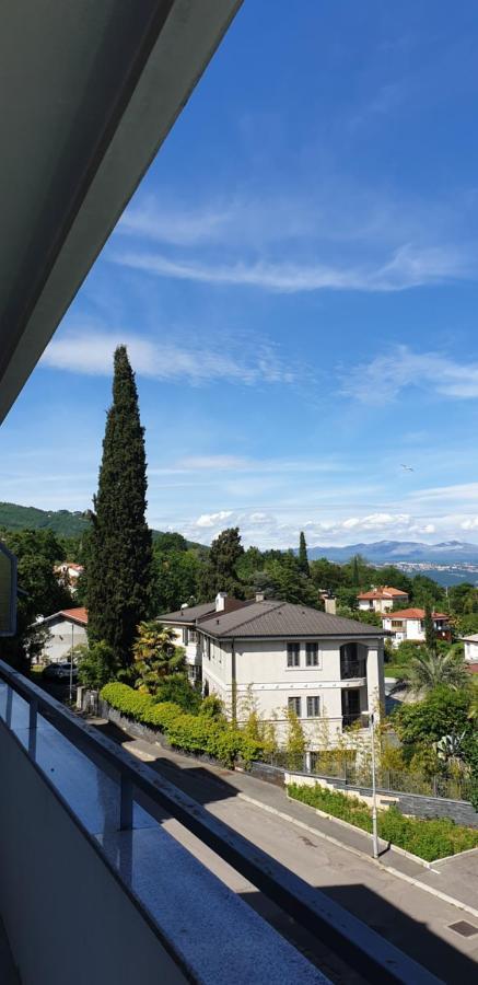 Apartment With Direct Sea View, Free Parking And Close To Beaches And Promenade Lovran Luaran gambar