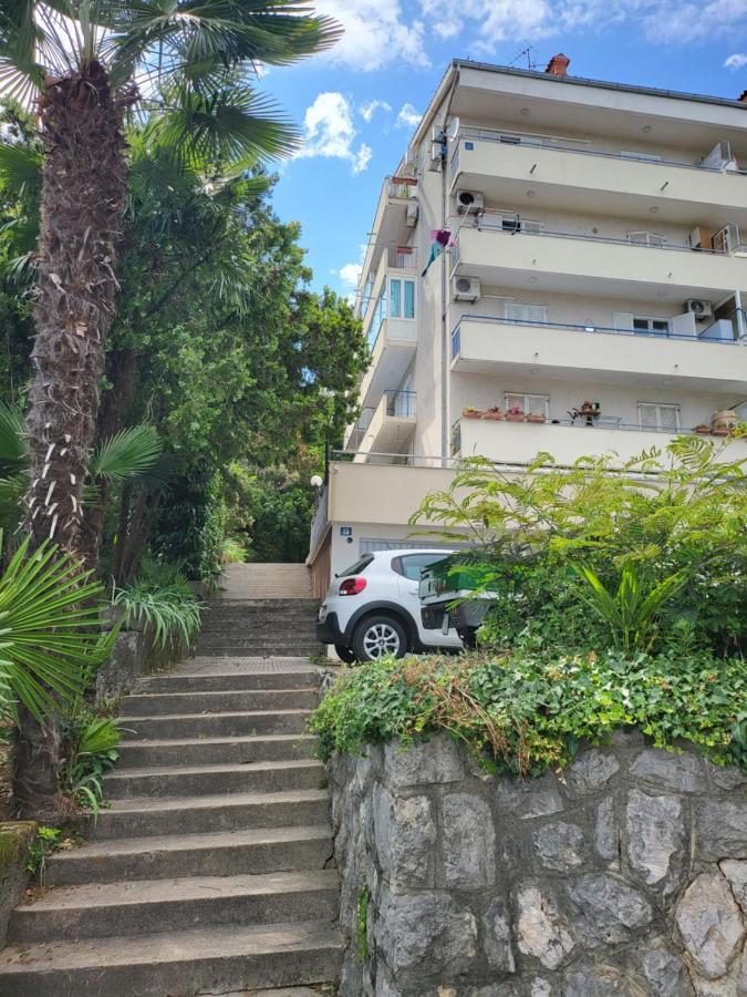 Apartment With Direct Sea View, Free Parking And Close To Beaches And Promenade Lovran Luaran gambar