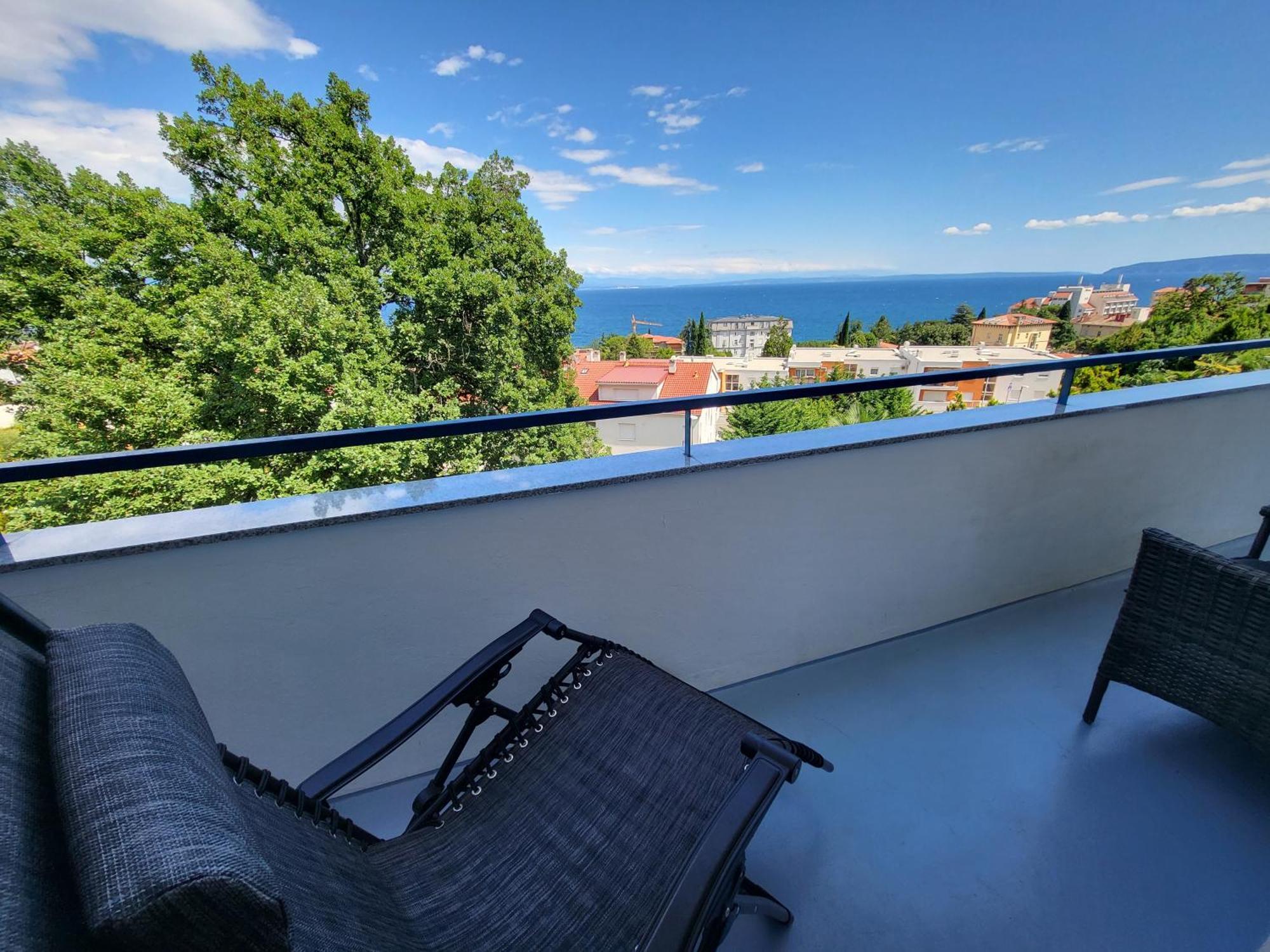 Apartment With Direct Sea View, Free Parking And Close To Beaches And Promenade Lovran Luaran gambar