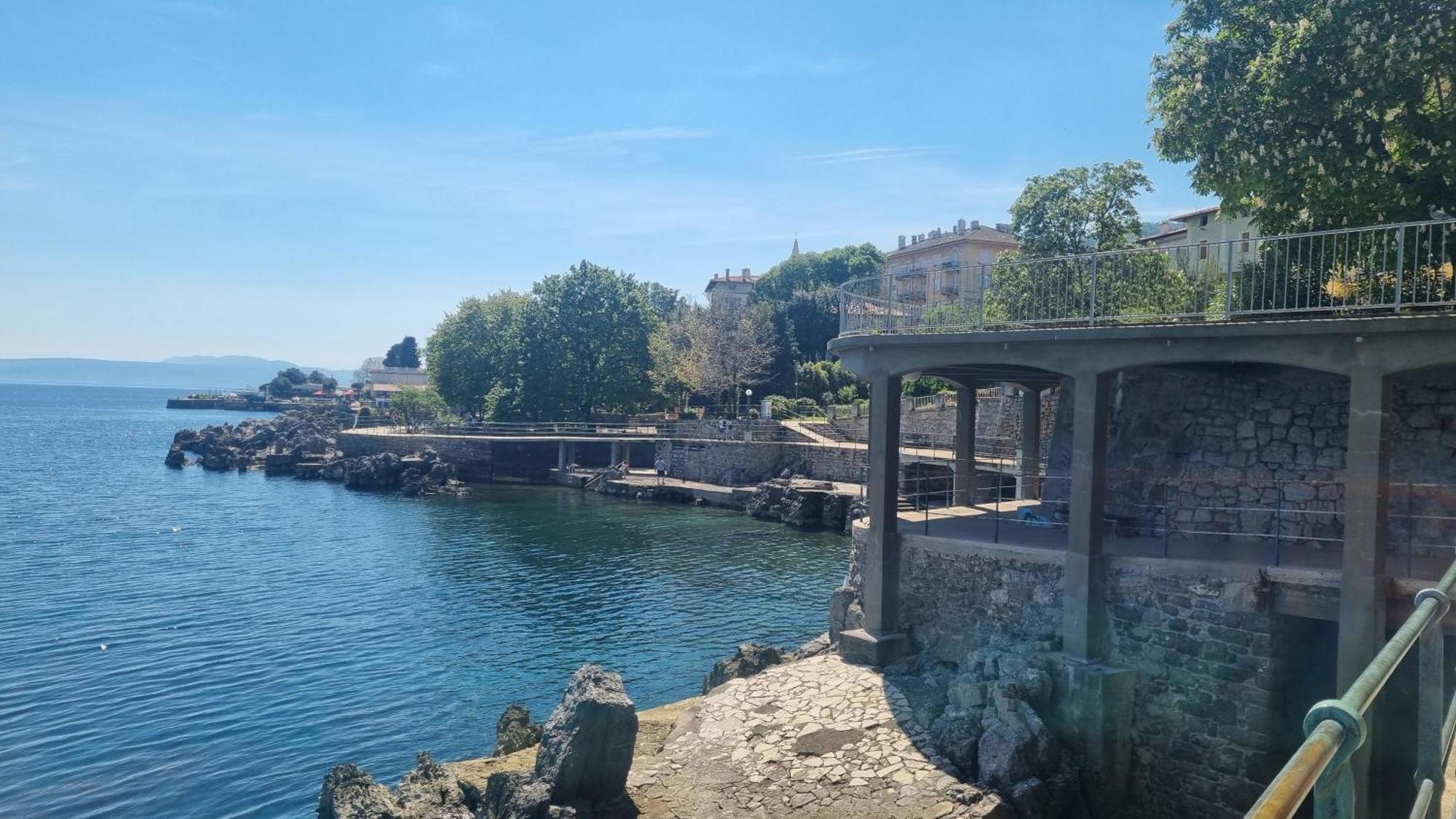 Apartment With Direct Sea View, Free Parking And Close To Beaches And Promenade Lovran Luaran gambar