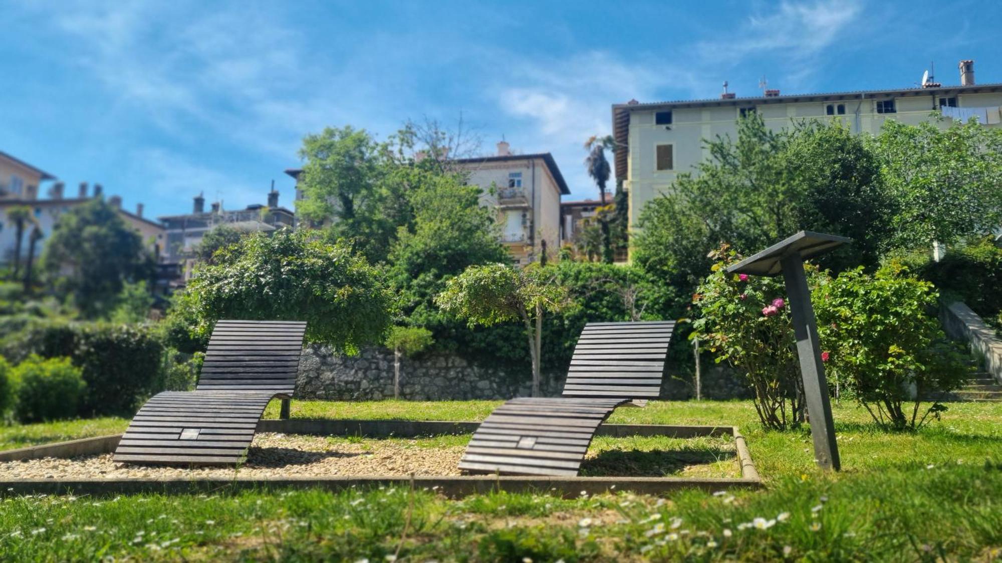 Apartment With Direct Sea View, Free Parking And Close To Beaches And Promenade Lovran Luaran gambar