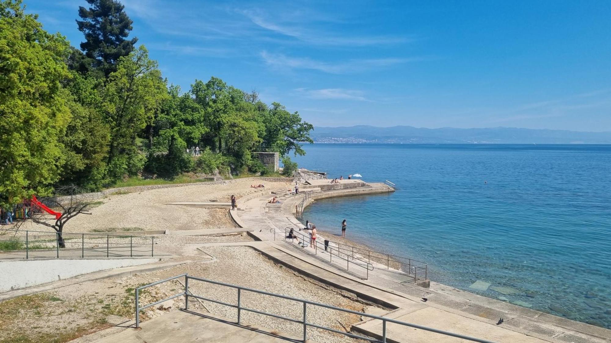 Apartment With Direct Sea View, Free Parking And Close To Beaches And Promenade Lovran Luaran gambar