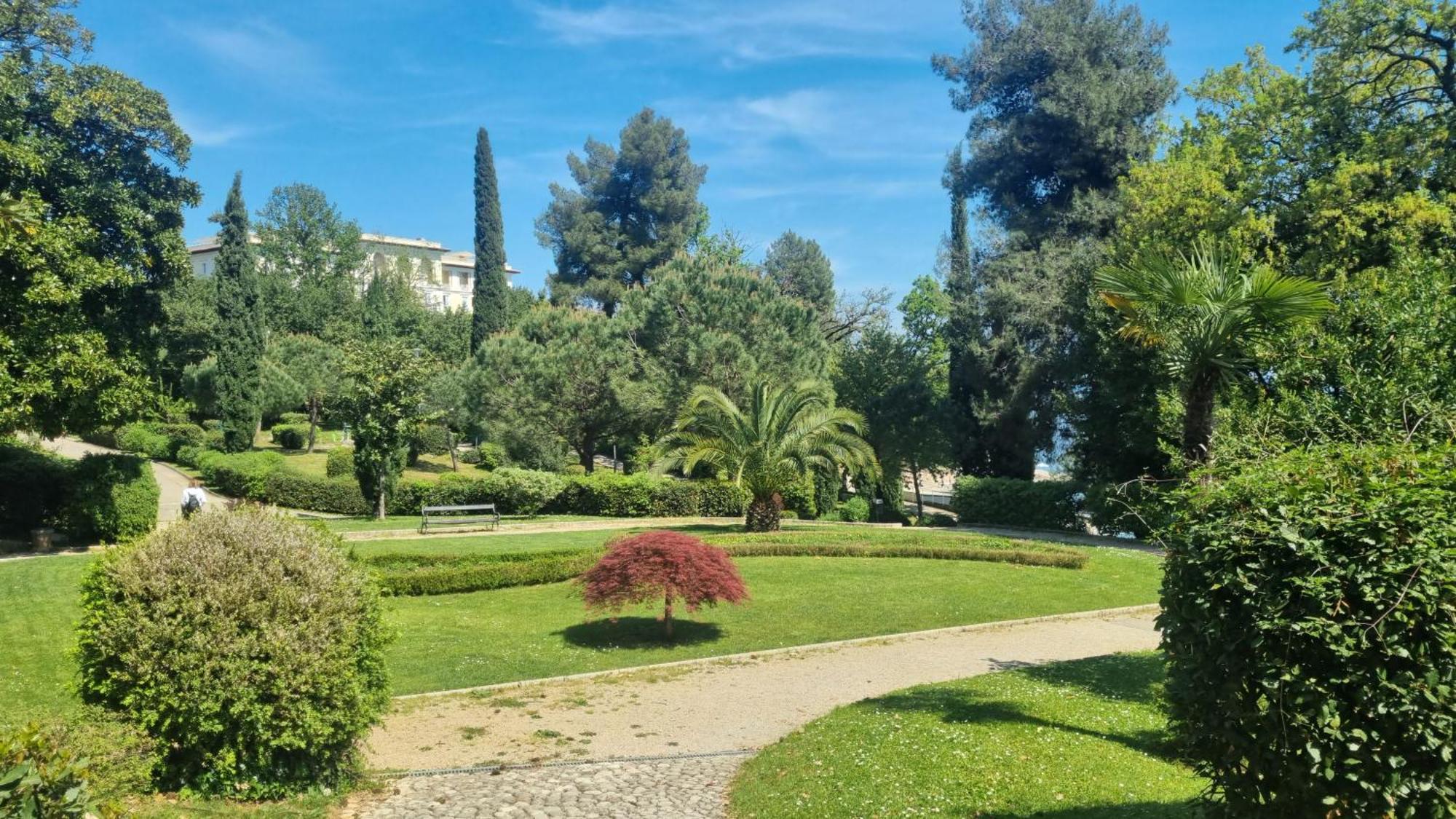 Apartment With Direct Sea View, Free Parking And Close To Beaches And Promenade Lovran Luaran gambar